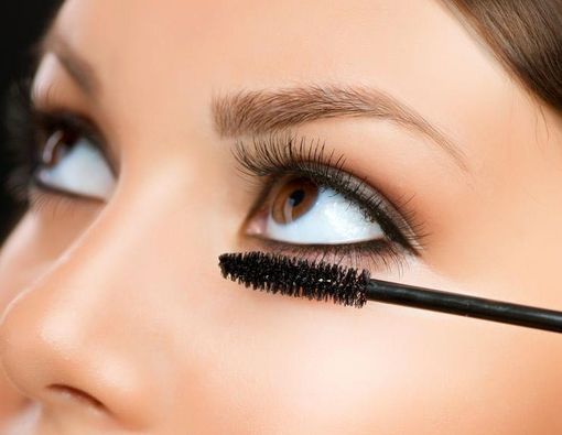 Cara Make Up Mata yang Benar dan Aman