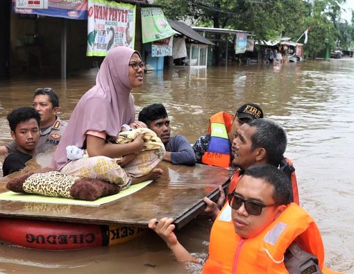 Tips Menghadapi Banjir untuk Ibu yang Mempunyai Balita
