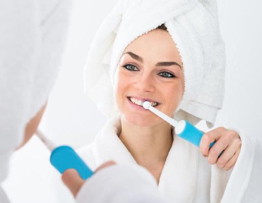 Sikat Gigi Manual vs. Elektrik, Mana yang Lebih Baik?