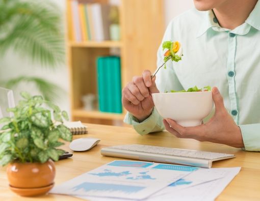 Kiat Menjaga Kesehatan di Tempat Kerja