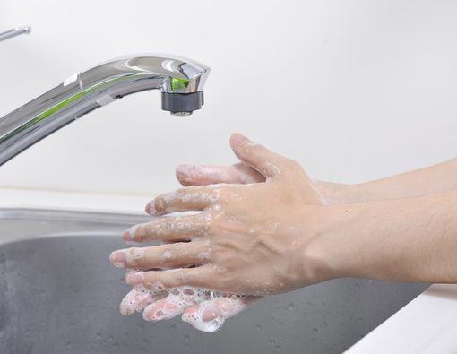 Pakai Sabun Cuci Tangan Antibakteri Bisa Mengobati Jerawat?