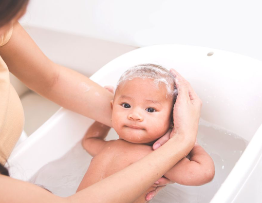 Bolehkah Bayi Dimandikan Setelah Imunisasi?