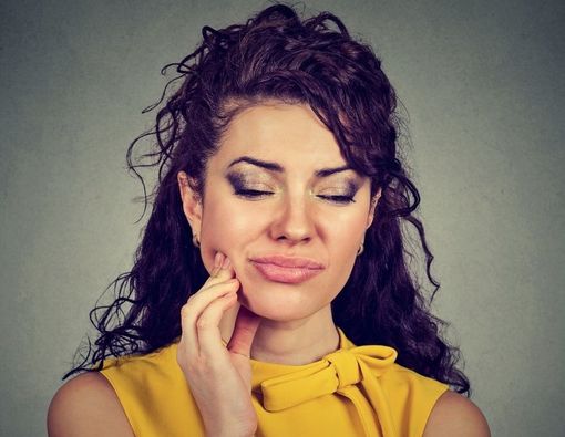 Penyebab Gigi Crown Sementara Sakit dan Cara Mengatasinya