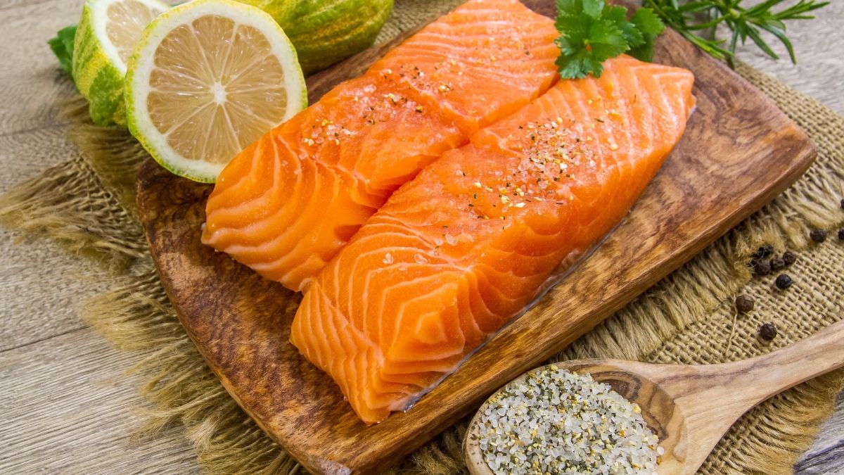 Perbedaan Kandungan Protein pada Ikan Kembung dan Salmon