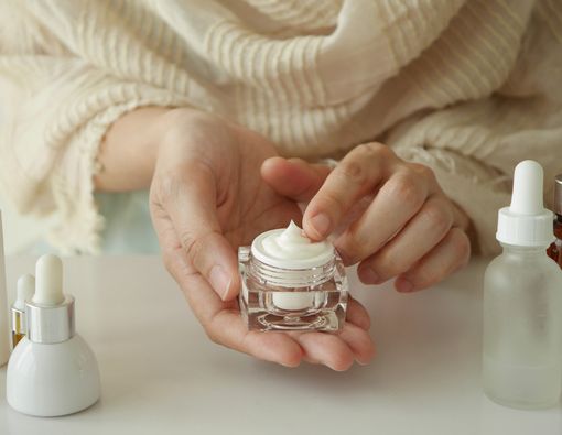 Hindari 6 Bahan Kosmetik Ini Saat Hamil