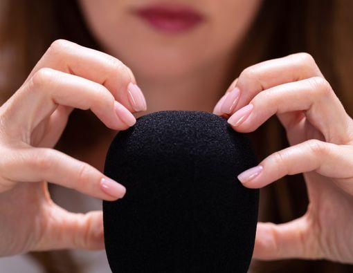 Ini Alasan Mengapa Anda Bisa Terangsang saat Dengar Rekaman ASMR