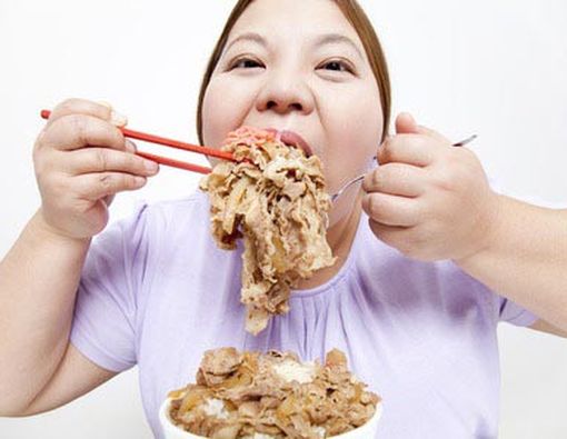 Penyebab Makan Berlebihan dan Solusinya