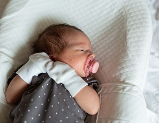 Sarung Tangan Bayi Tidak Terlalu Diperlukan, Ini Alasannya