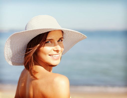 Mau Liburan ke Pantai? Bawa 5 Benda Ini Agar Kulit Tidak Gosong