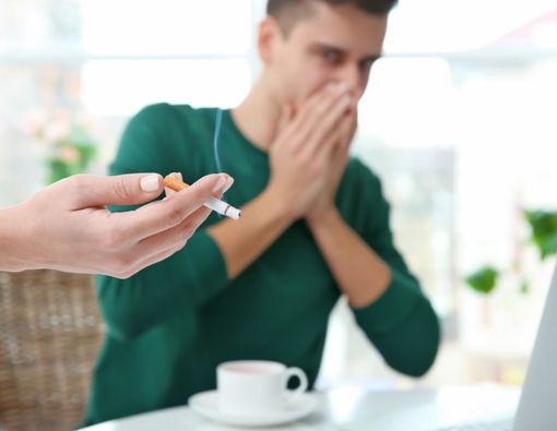 Benarkah Perokok Pasif Lebih Bahaya dari Perokok Aktif?