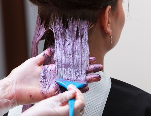 Penggunaan Cat Rambut Saat Menyusui, Amankah?