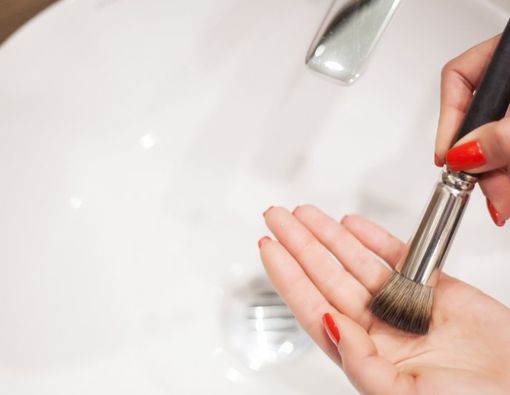 Cara Mencuci Brush atau Kuas Makeup yang Benar