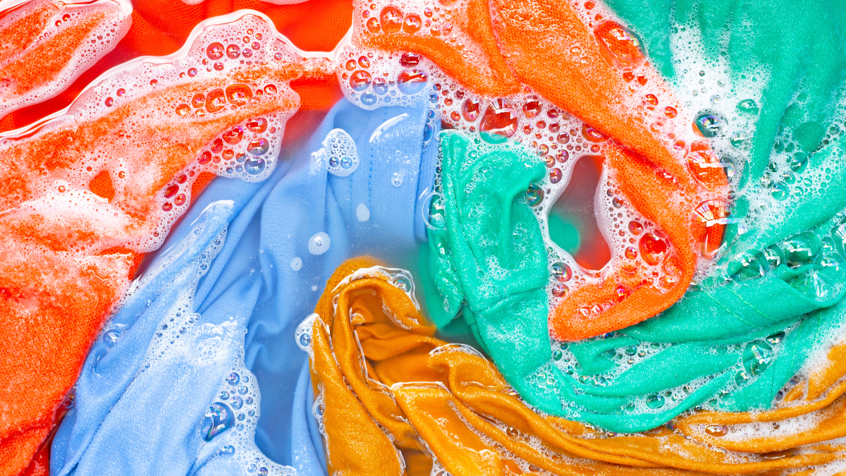 Merendam Pakaian Thrifting