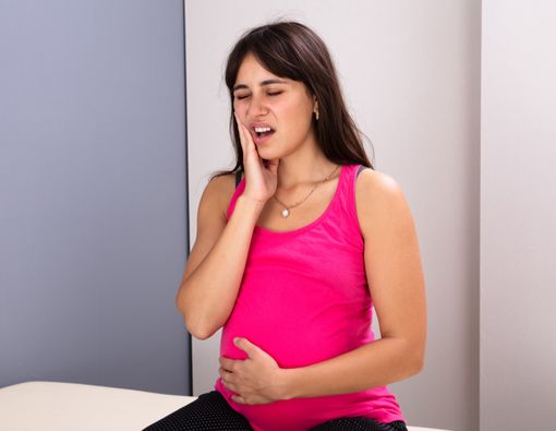 Kiat Meredakan Nyeri Sakit Gigi Saat Hamil