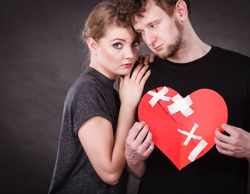 Patah Hati Lantaran Artis Pujaan Menikah? Ini Cara Mengatasinya