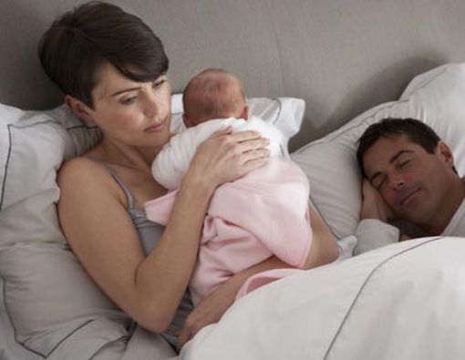 Mengapa Si Kecil Sering Menangis pada Malam Hari?