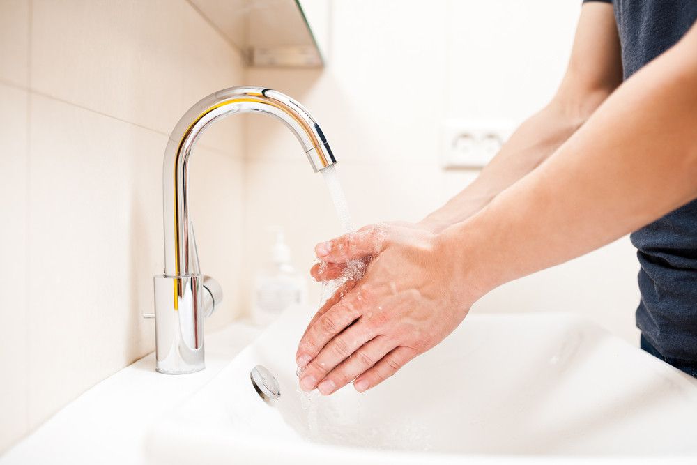Efektif Mana, Cuci Tangan dengan Air Dingin atau Panas?