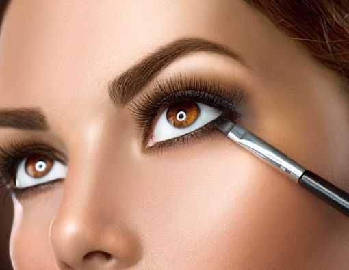 Awas Infeksi Mata Gara-Gara Eyeliner!