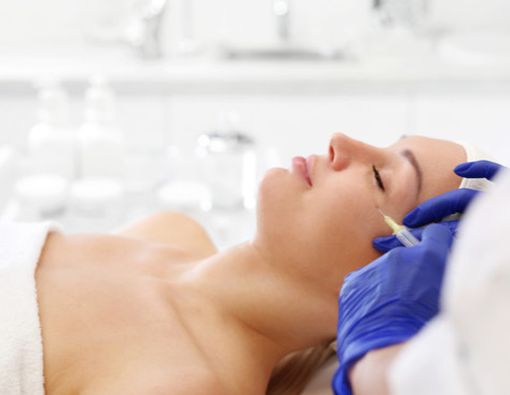 Bahaya yang Mengintai di Balik Facial Vampir