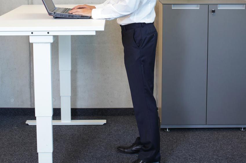 Seberapa Efektif Standing Desk untuk Kenyamanan Bekerja?