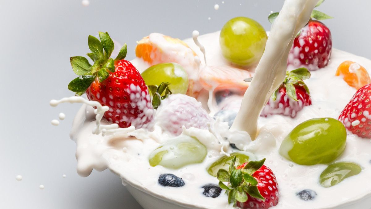 Bolehkah Makan Buah dan Susu Bersamaan? Ini Kata Medis