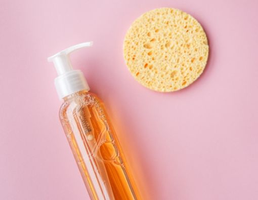 Membersihkan Wajah dengan Minyak, Lebih Efektifkah?