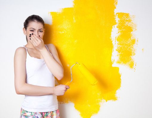 Bau Cat Berbahaya untuk Kesehatan, Mitos atau Fakta?