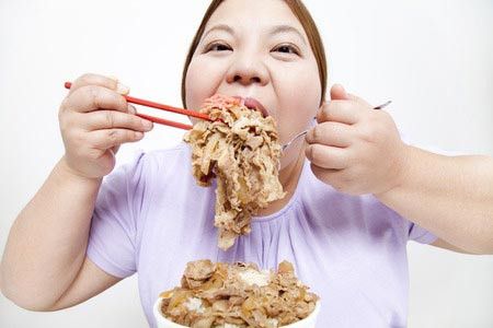 Penyebab Makan Berlebihan dan Solusinya