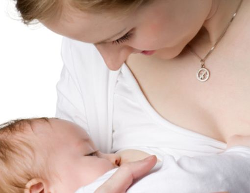 Ini Penyebab Bayi Muntah Setelah Minum ASI