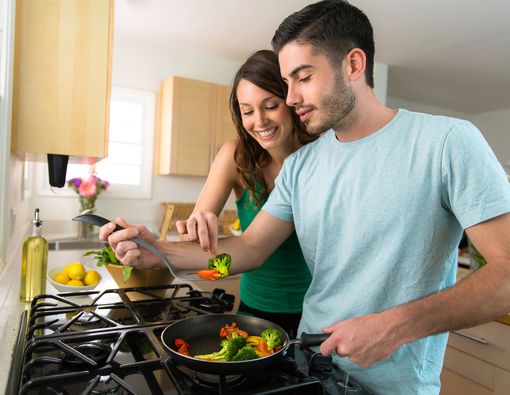 4 Perilaku Sehat dari Suami untuk Istri di Hari Ibu