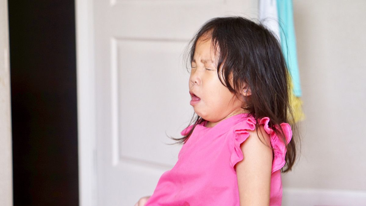 Balita Sering Batuk, Itu Tanda Pneumonia atau Batuk Biasa?