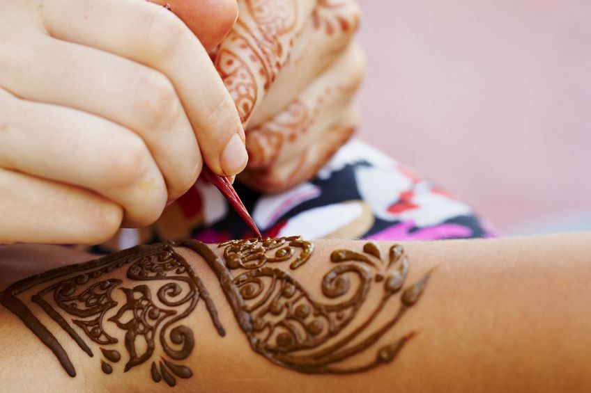 Kulit Anak Ini Terbakar Akibat Tato Henna