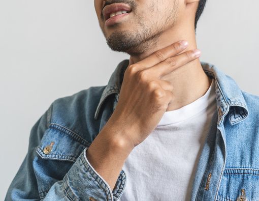 Sering Sakit Tenggorokan, Salah Satu Tanda Kanker Tenggorokan?