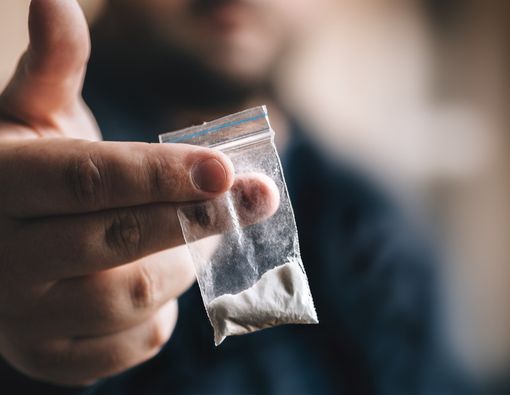 Alasan Tersering Seseorang Terjerumus Narkoba seperti Aris Idol