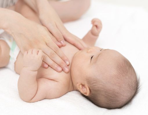 Benarkah Pijatan Bikin Bayi Tidur Lebih Lama?