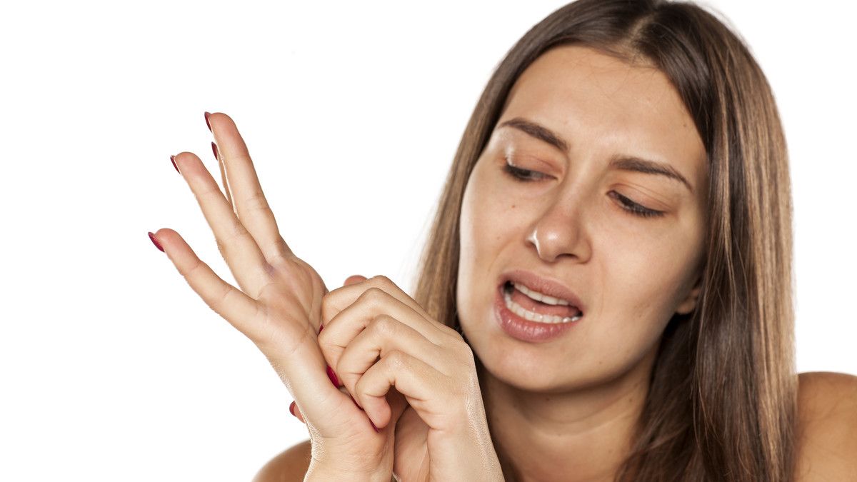 Bukan Kecabean, Ini 6 Penyebab Telapak Tangan Panas dan Gatal