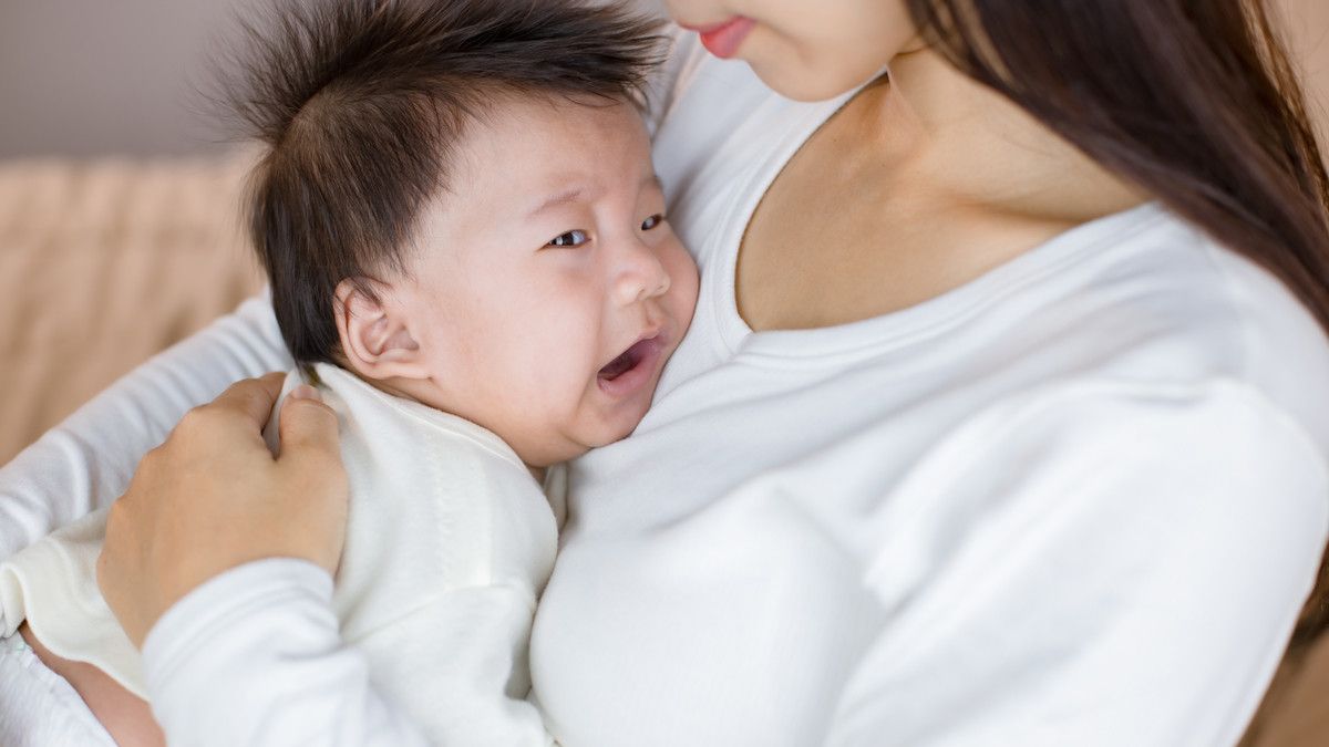 Menjerit Saat Minta ASI, Bolehkah Langsung Memberikannya?