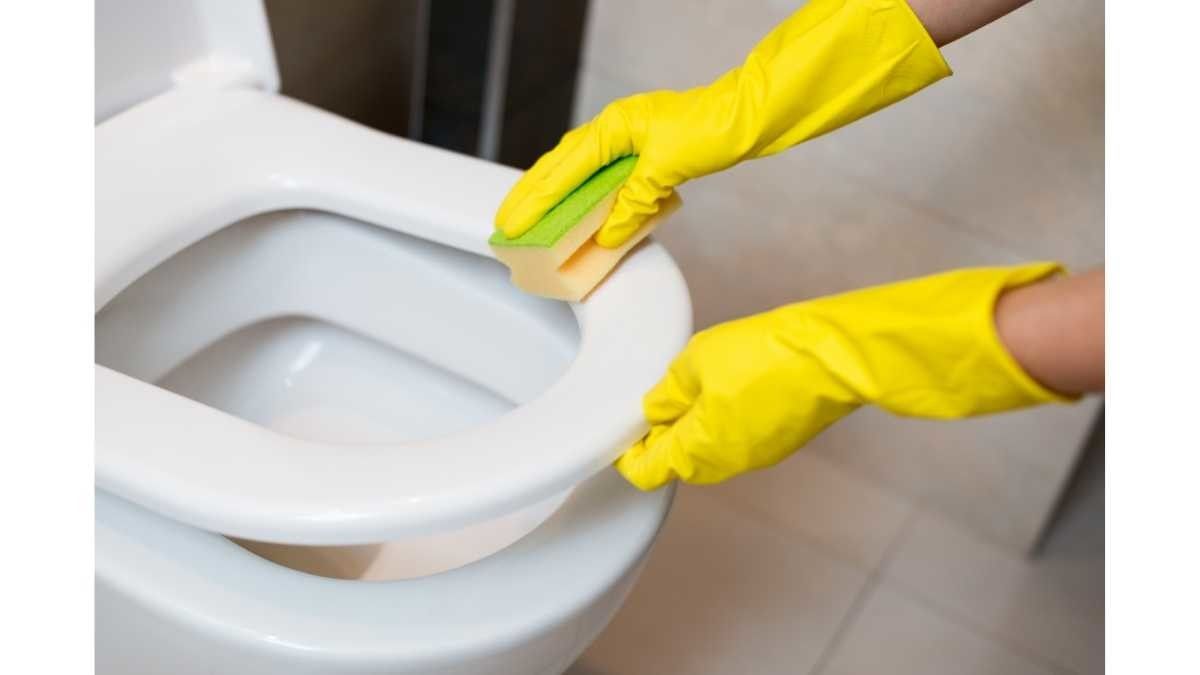 Benarkah Kanker Serviks Menyebar Lewat Toilet Duduk?