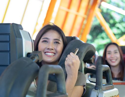 Bolehkah Ibu Hamil Naik Wahana Roller Coaster?