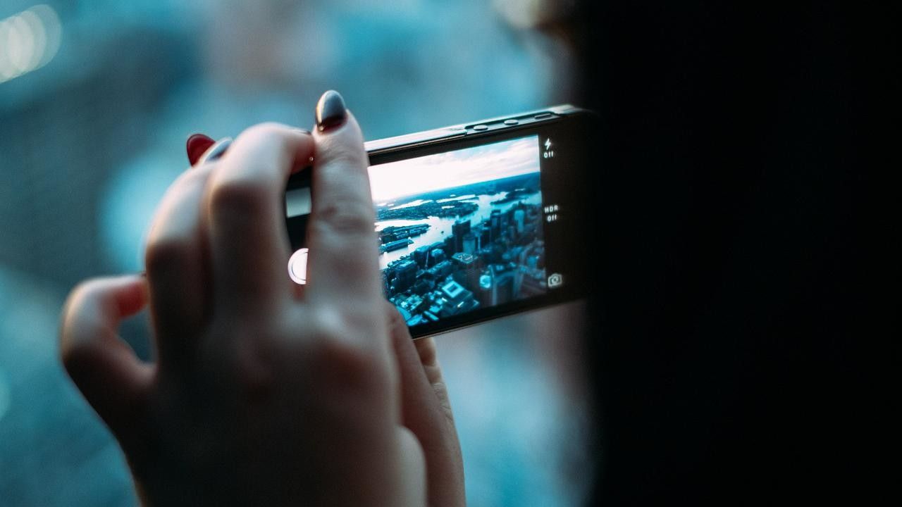 Lagi Tren, Virtual Photoshoot bisa Redakan Stres Pandemi COVID-19