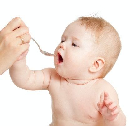 Kapan Usia yang Tepat Anak Boleh Diberikan Makanan Selain Susu?