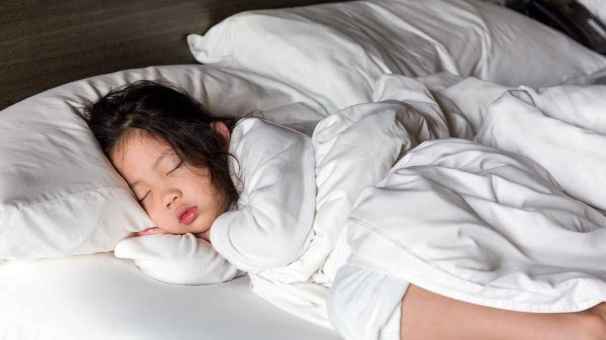 12 Cara Melatih Anak agar Berani Tidur Sendiri