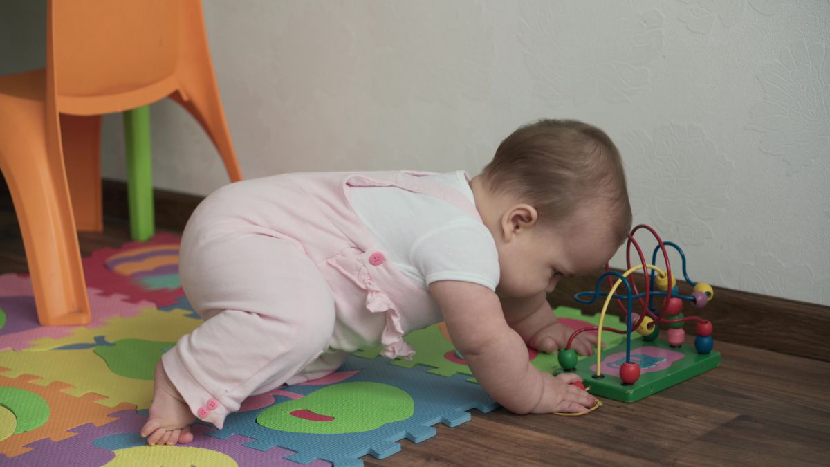 Stimulasi Bayi 8 Bulan