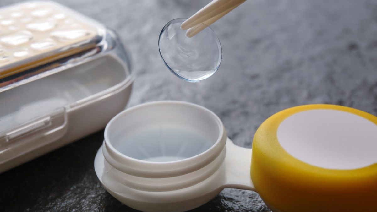 Tips Menjaga Kebersihan Lensa Kontak