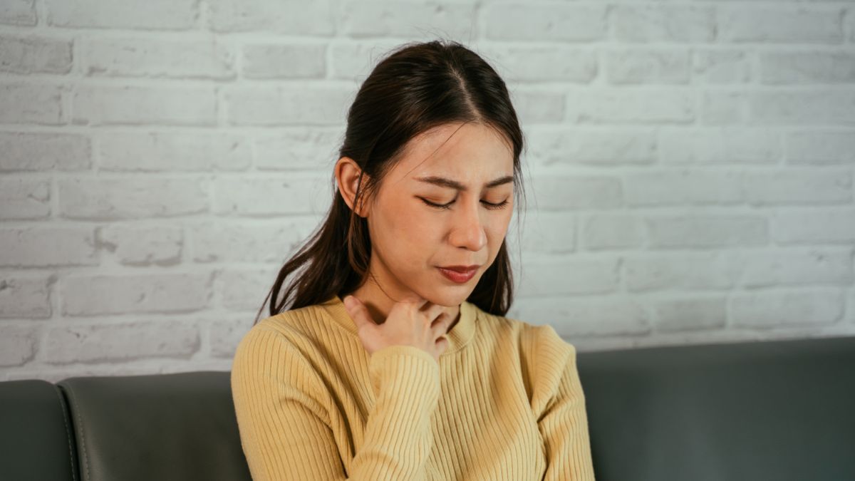 sakit tenggorokan sampai telinga