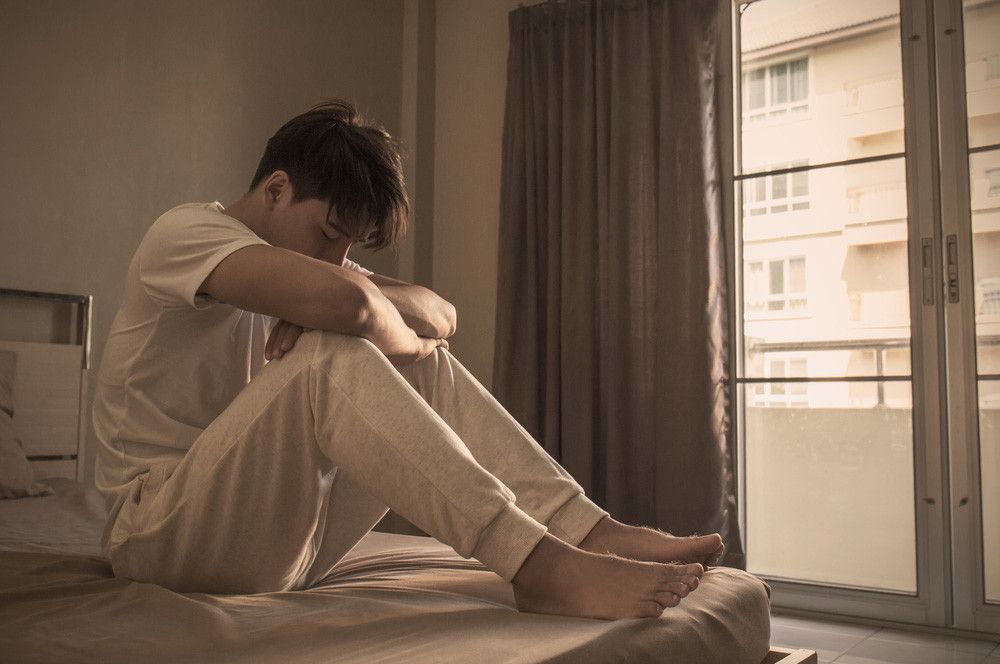 Fenomena Artis Meninggal di Usia 27 Tahun akibat Depresi? (Paulaphoto/Shutterstock)