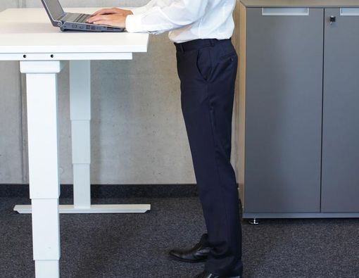 Seberapa Efektif Standing Desk untuk Kenyamanan Bekerja?
