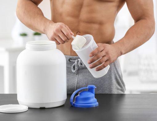 Rutin Konsumsi Minuman Protein, Bermanfaat atau Berbahaya?