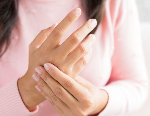 Berbagai Penyebab Tangan Sakit Setelah Melahirkan