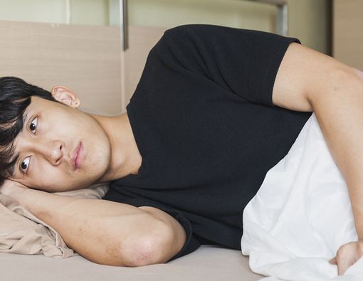 Sering Terbangun saat Tidur? Waspada Alzheimer!